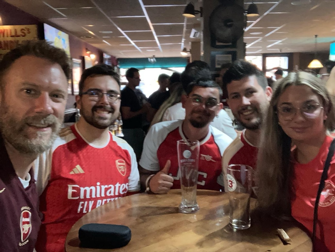 Aficionados de Arsenal Spain en Saints & Scholars, Valencia